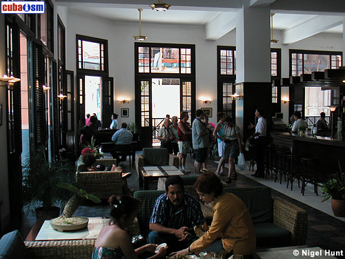 Hotel Ambos Mundos Facade